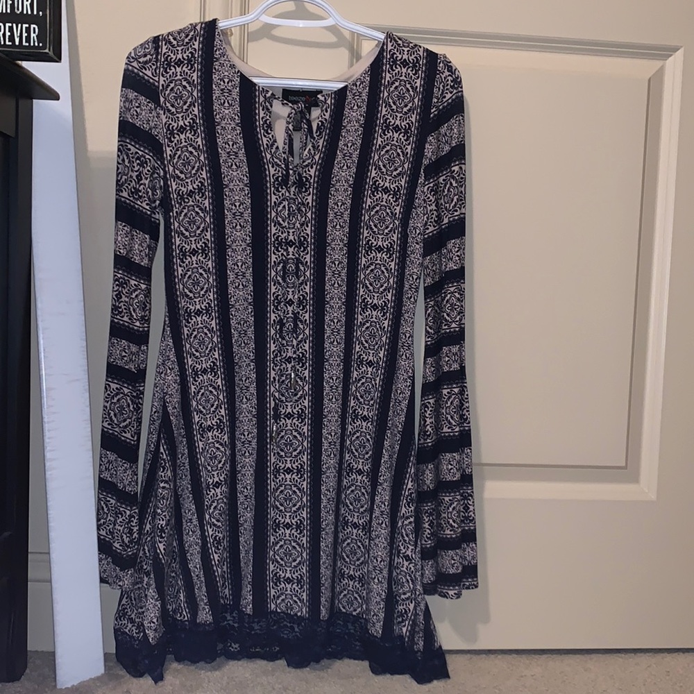 Tribal print, lace, flare long sleeve, size M